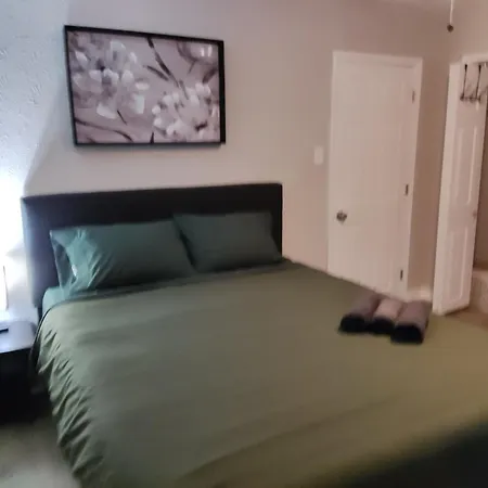 Tranquil Oasis - Private Rooms -Near Downtown Indianapolis